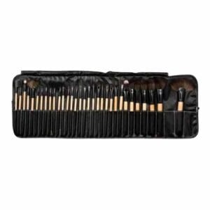 Pinceaux de maquillage professionnels pack 24 pièces sur fond clair