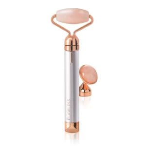 Gros plan sur les deux têtes en quartz rose de l'outil beauté visage, parfait pour les ridules