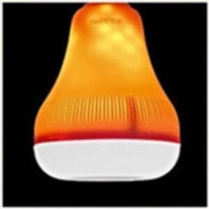 Gros plan sur la douille E27 de l'ampoule LED Bluetooth, montrant le haut-parleur et le diffuseur de lumière colorée