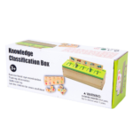Boîte de classification en carton d'un jouet éducatif en bois pour enfants, la "Knowledge Classification Box" (Boîte de Classification des Connaissances), recommandée pour les 3 ans et plus, avec un avertissement de risque d'étouffement.