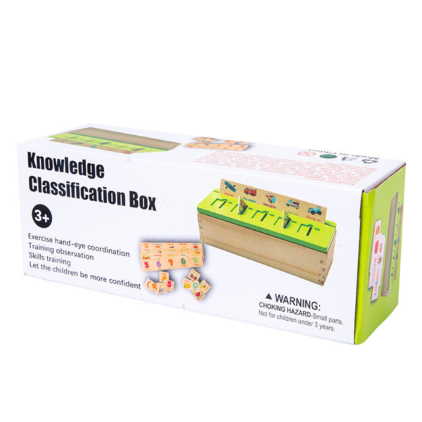 Boîte de classification en carton d'un jouet éducatif en bois pour enfants, la "Knowledge Classification Box" (Boîte de Classification des Connaissances), recommandée pour les 3 ans et plus, avec un avertissement de risque d'étouffement.