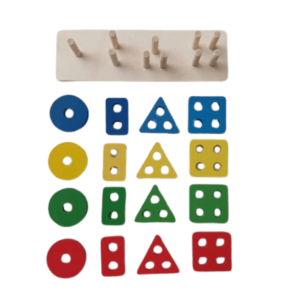 Jouet éducatif en bois naturel pour l'apprentissage des couleurs et formes, idéal pour l'éveil et la coordination œil-main des tout-petits.