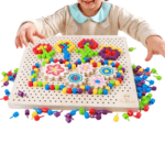 Boîte de jeu éducatif en bois et plastique, "Variété pixel drawing" de la marque Magosla. Elle présente un tableau perforé sur lequel sont insérées des chevilles colorées (vert, rouge, bleu, jaune, violet) formant un motif de fleurs et de formes géométriques. Un avertissement de sécurité indique "CHOKING HAZARD - Small parts, Not for children under 36 Months" et l'âge recommandé est "36+ Months".