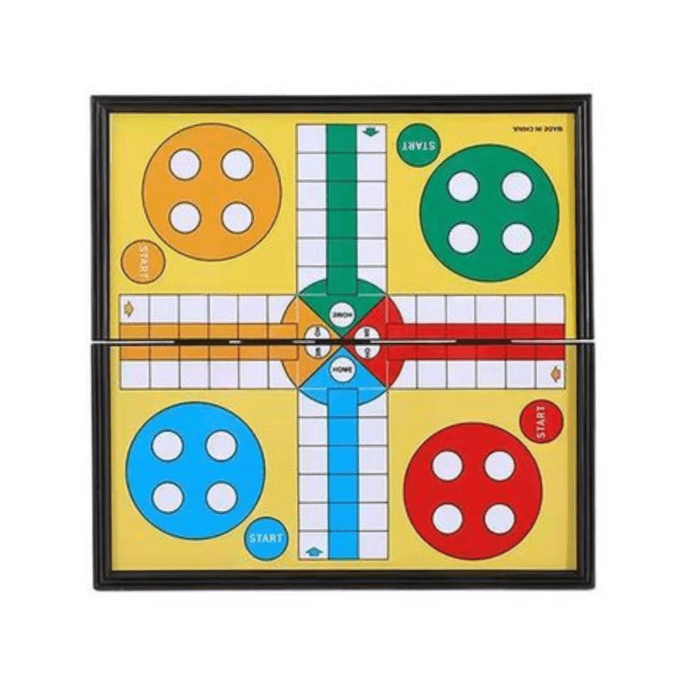 Ludo Magnétique de Voyage – Brains Game! (2) Plateau de jeu magnétique de Ludo, déplié, montrant les quatre zones de couleur (rouge, bleu, vert, jaune) et la zone centrale "HOME".