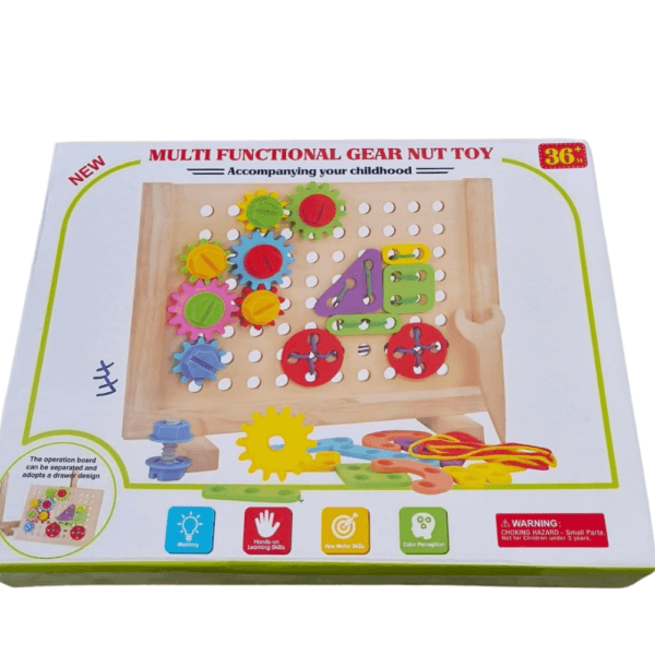 Multi-fonction Boîte d'un jouet éducatif en bois et plastique, "MULTI FUNCTIONAL GEAR NUT TOY" pour les 3 ans et plus, montrant un plateau d'activités avec des engrenages colorés, des boulons, des écrous et des pièces de construction, visant le développement de la motricité fine et des compétences d'apprentissage.