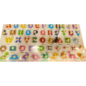Puzzle en bois éducatif multifonction pour enfants, représentant l'alphabet complet (A-Z), les chiffres (1-10) et des dinosaures colorés. Chaque pièce d'encastrement possède un petit picot pour la motricité fine. 2. Légende (Caption)