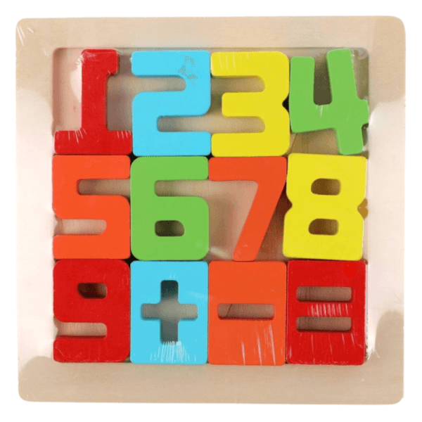 Puzzle d'encastrement en bois pour enfants, contenant les chiffres de 1 à 9 et les symboles plus, moins et égal, en pièces de couleurs vives (rouge, bleu, jaune, vert, orange).
