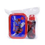 Set repas Spider-Man rouge et bleu, avec boîte à lunch et gourde emballées dans du plastique. La boîte présente une image d'action de Spider-Man.