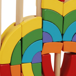 Jeu de construction enfant : zoom sur la finition lisse et la peinture non toxique.