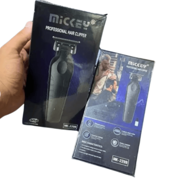 Tondeuse professionnelle sans fil de couleur noire, marque Mickey MK-2299, avec lame en T, présentée dans son emballage noir et bleu, avec indication de la charge USB et des caractéristiques de base.