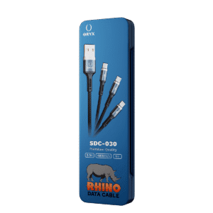 Câble USB C robuste en alliage de zinc et nylon tressé, montrant les connecteurs pour le transfert de données fiable.