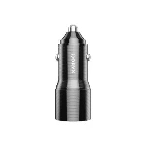 Vue détaillée du chargeur allume cigare double USB ORYX, montrant les deux ports USB-A et sa finition métallique pour une charge rapide en auto.