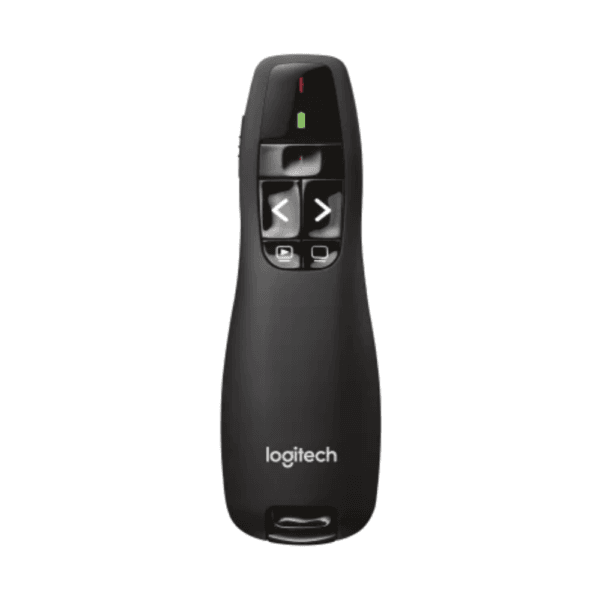Télécommande présentation Logitech R400 avec pointeur laser rouge en action lors d'un exposé.