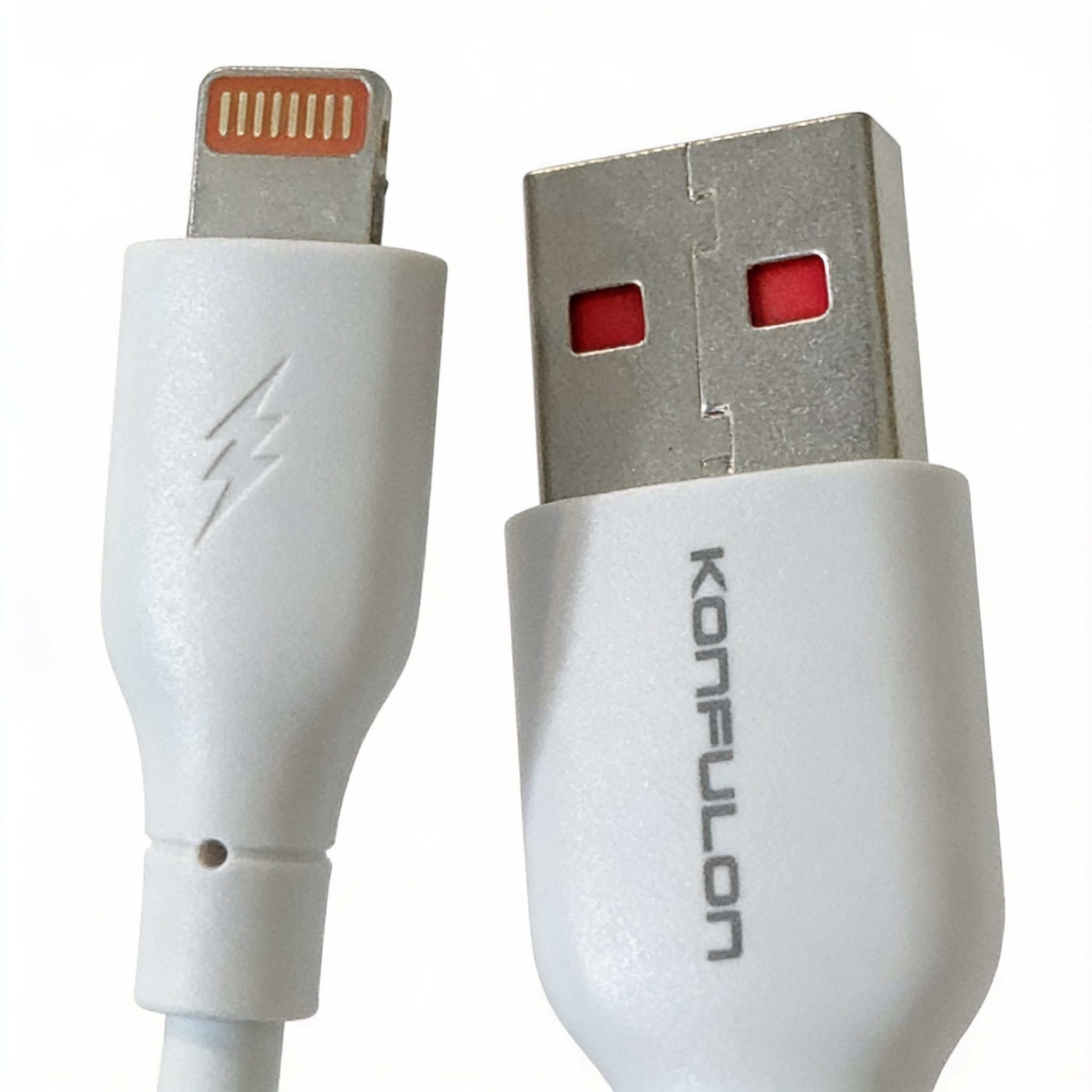 Détail du connecteur USB-A et de la prise Lightning détail du connecteur du câble lightning konfulon DC64