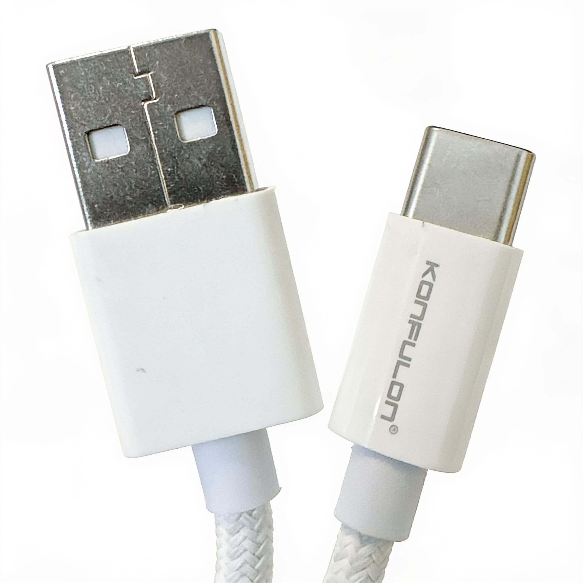 Détail des connecteurs du câble USB C Konfulon DC80 détail connecteurs renforcés câble usb c konfulon