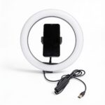 lampe annulaire pour selfie anneau lumineux LED RGB avec support smartphone pour photos, vidéos et selfies, disponible sur BrefShop.ma