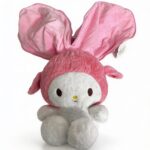 peluche lapin rose tête de lapin avec capuche rose texturée et grandes oreilles en tissu froissé, doudou décoratif pour enfant, disponible sur BrefShop.ma
