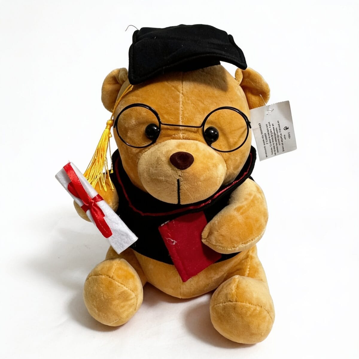peluche ours diplômé avec chapeau de diplômé noir à gland jaune, lunettes rondes noires et écharpe noire et rouge, cadeau de remise de diplôme, disponible sur BrefShop.ma