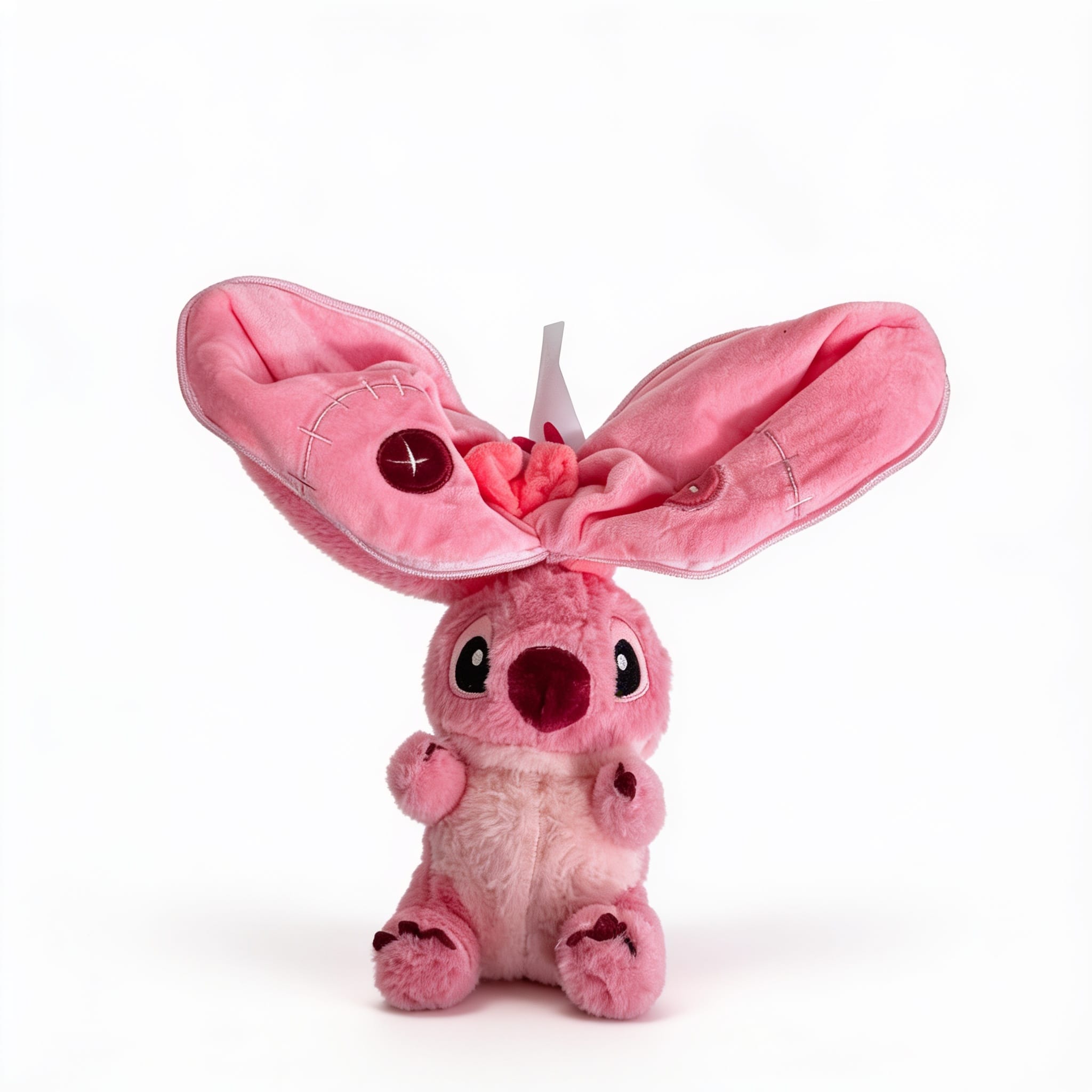 Peluche rose oreilles longues Peluche rose oreilles longues vue de face sur fond blanc